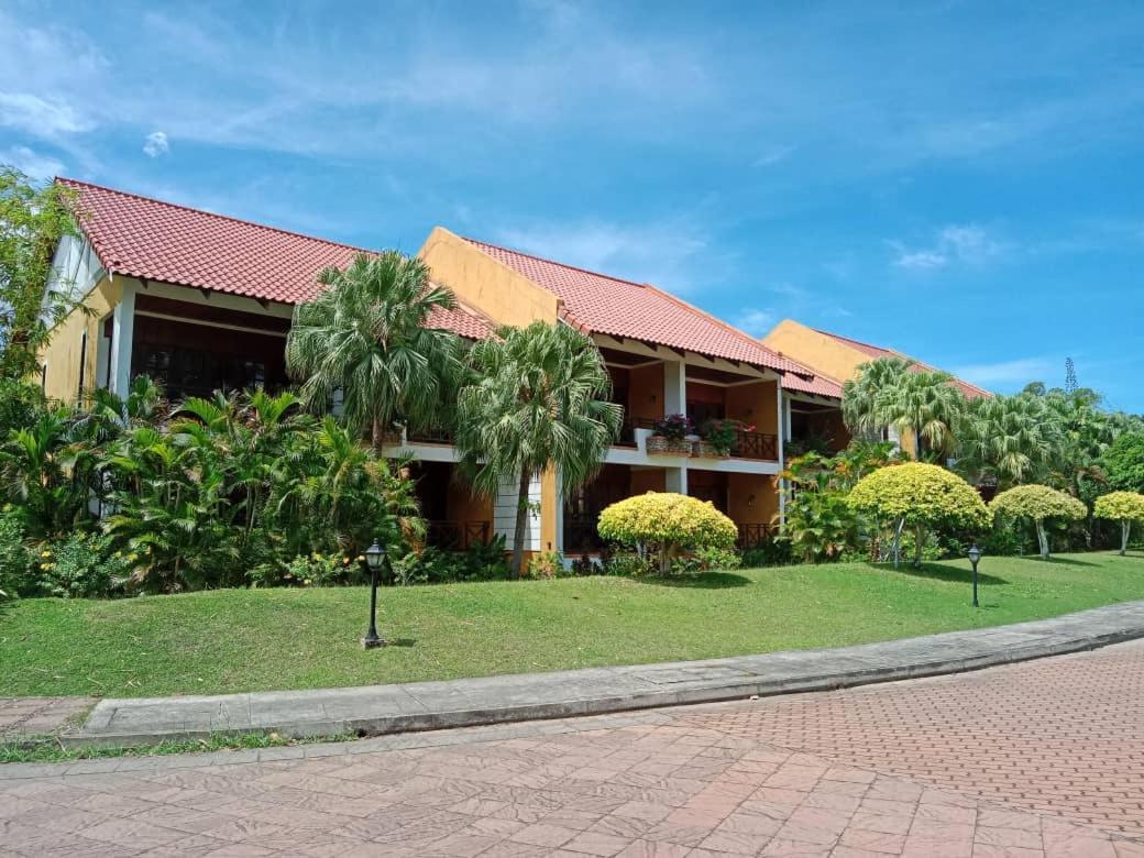 Tiara Labuan Hotel Exterior foto