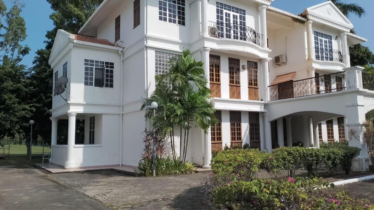 Tiara Labuan Hotel Exterior foto